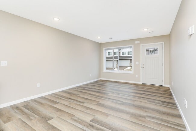 Building Photo - Enjoy where you rent! 3bd 3ba 2car garage townhome available now