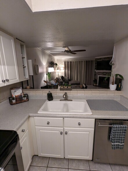 Building Photo - 7910 E Thomas Rd