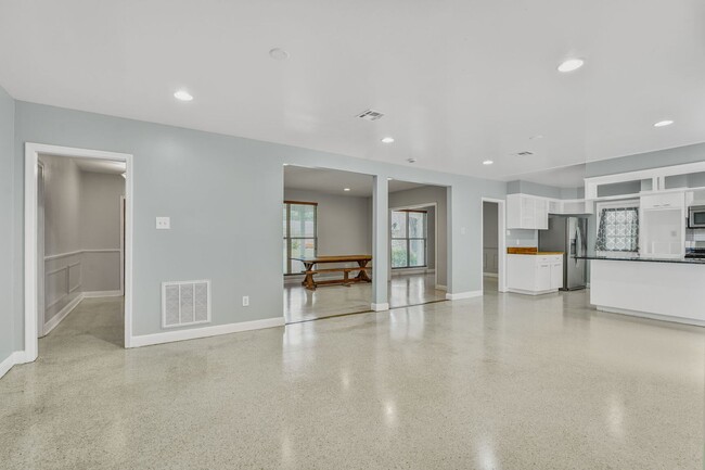 Building Photo - 6015 Dover Pl