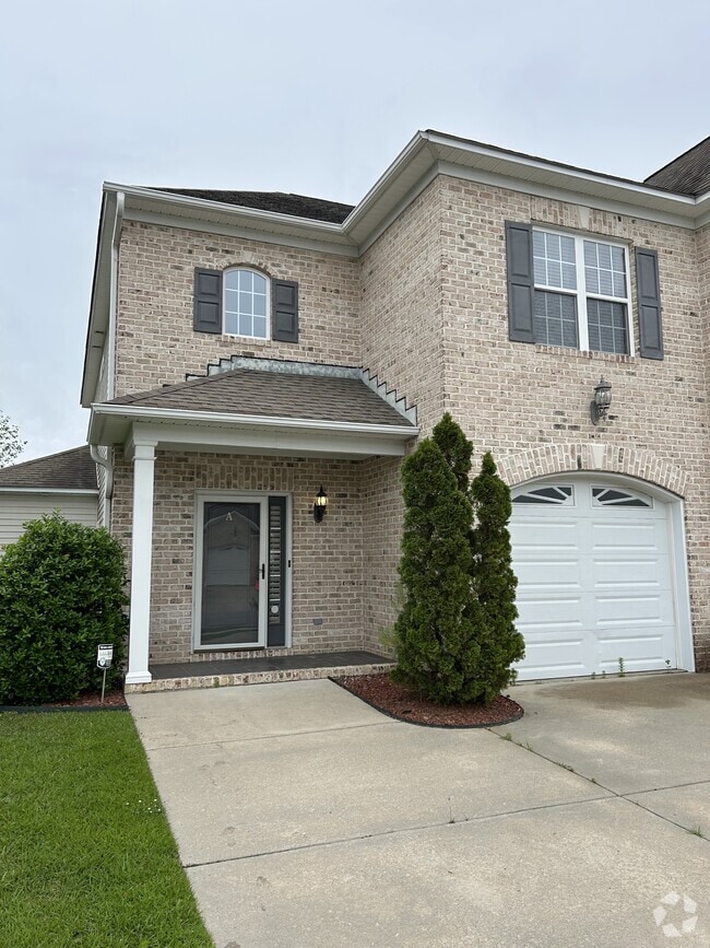Building Photo - 1629 Brook Hollow Dr