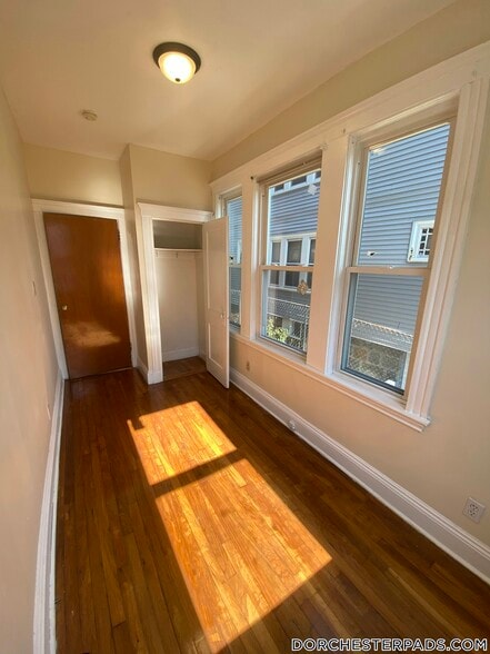 Building Photo - 19 Mora St