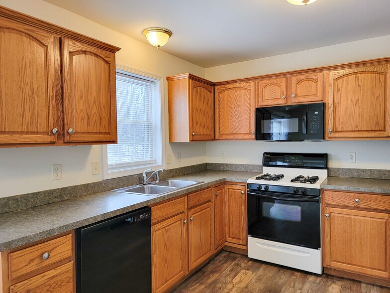 Building Photo - 542 Indian Rock Cir