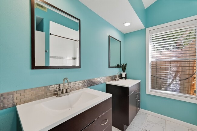 Building Photo - 2307 Brook View Ln