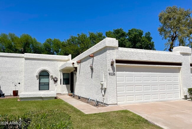 Building Photo - 9226 E Altadena Ave