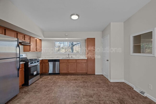 Building Photo - 9915 Castle Dr