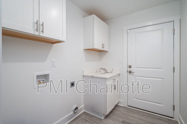 Building Photo - 2128 Chatfield Rd