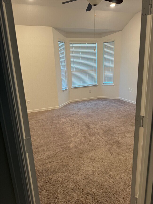 Building Photo - 2911 Cooper Hawk Ln