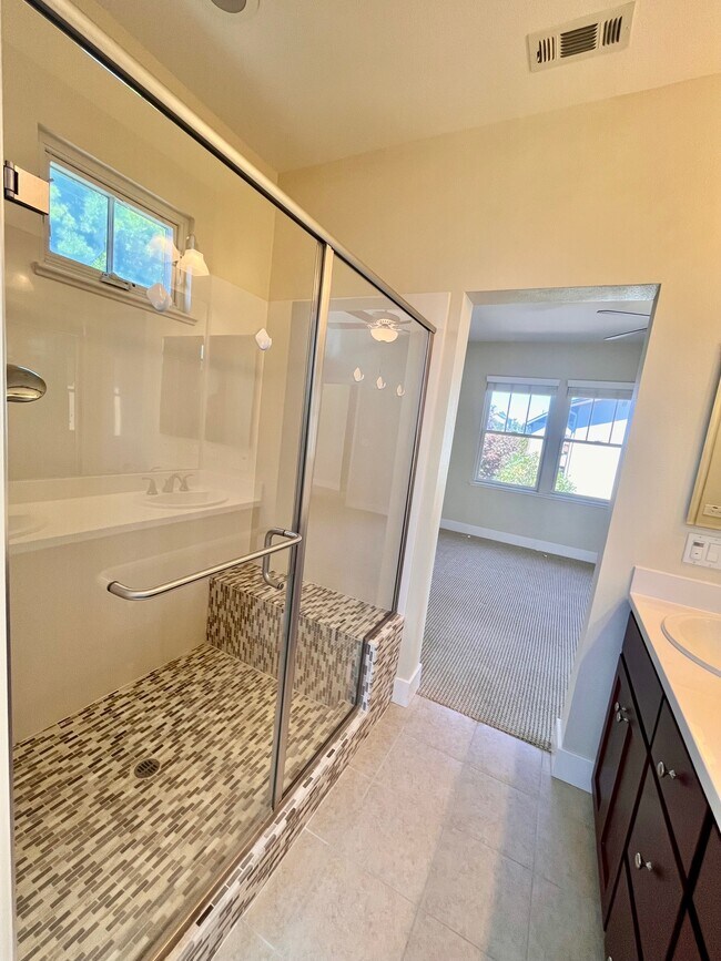 Building Photo - 212 Shumway Ln