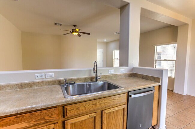 Building Photo - Rancho Sahuarita