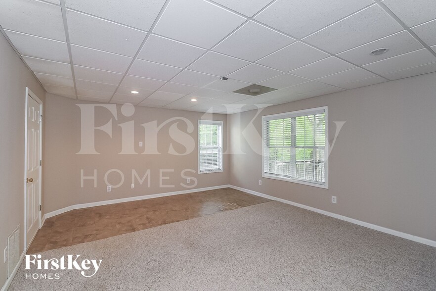 Building Photo - 729 Tall Oaks Dr