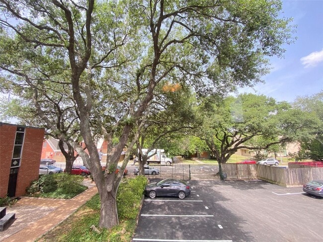 Primary Photo - 1112 Lawrence St