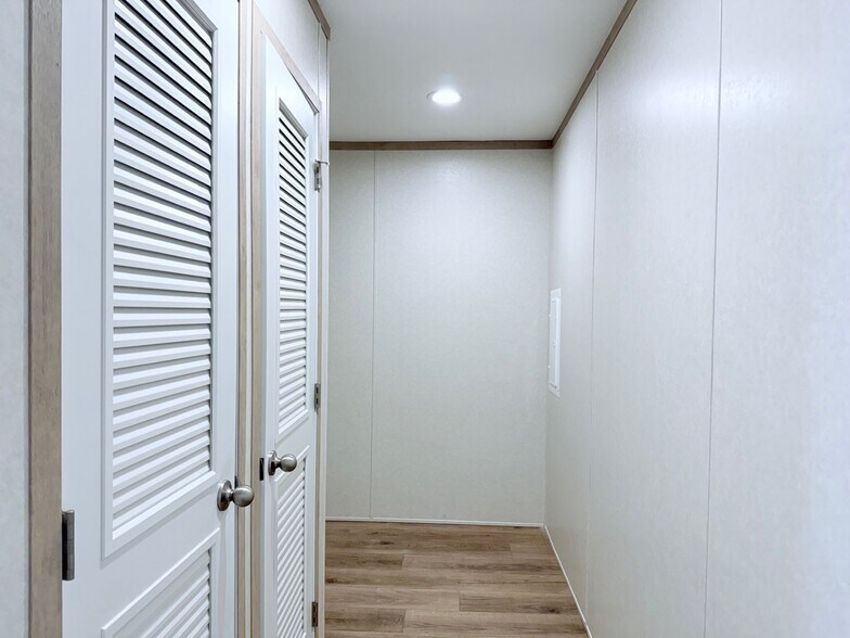 Building Photo - 52758 S Yorktown Ct