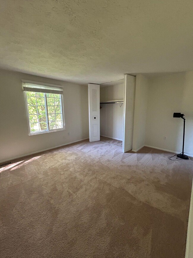 Building Photo - 16542 Sioux Ln