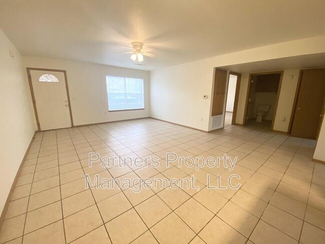 Building Photo - 860 S Curtis Ave