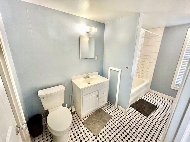 Building Photo - Varsity Management