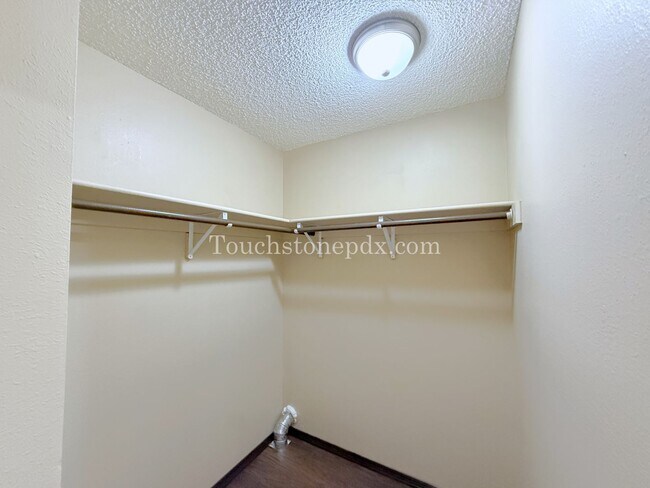 Building Photo - 2024-DIVIS