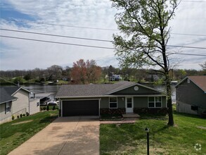 Building Photo - 438 Lakeshore Dr