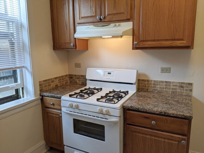 Building Photo - 731 Hinman Ave