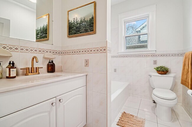 Building Photo - 1154 Anderson Ave