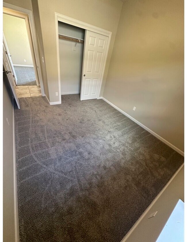 Building Photo - 453 Loma Linda Loop NE