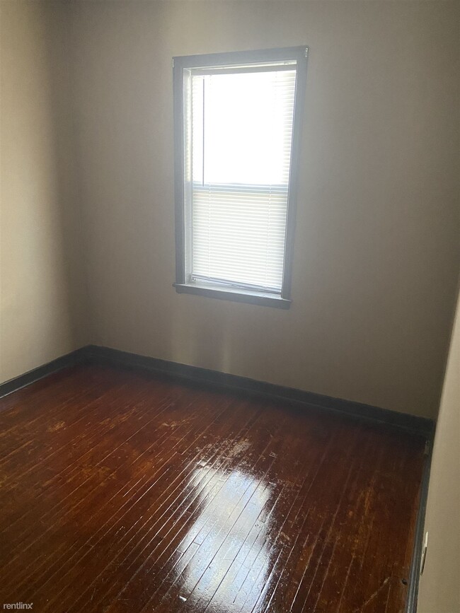 Building Photo - 2 br, 1 bath 4plex - 401 North Dewey Stree...