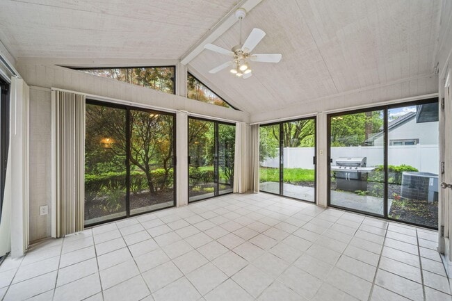 Building Photo - 1094 Farrington Dr