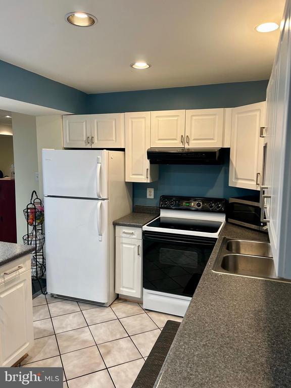 Building Photo - 7413 Clifton Quarry Dr