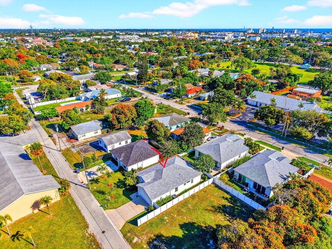 Building Photo - 341 Oak Aly