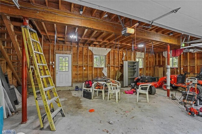 Building Photo - 125 Lewis Farm Rd