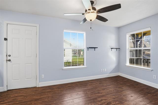 Building Photo - 209 E Lone Star St