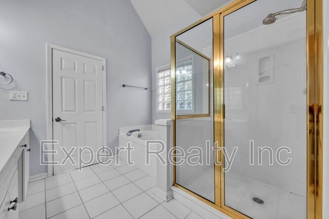 Building Photo - 8235 Wynwood Dr