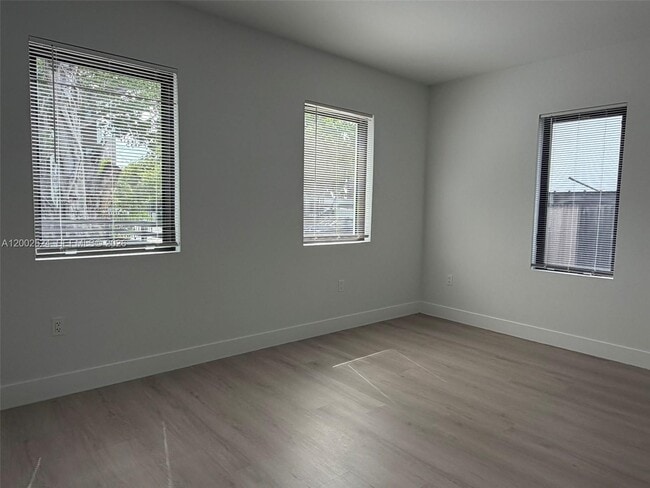 Building Photo - 2100 SW 6th St