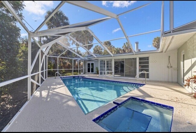 Building Photo - 2 Bedroom 2 Bath Pool Home for Rent