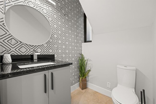 Building Photo - 3610 Thompson St