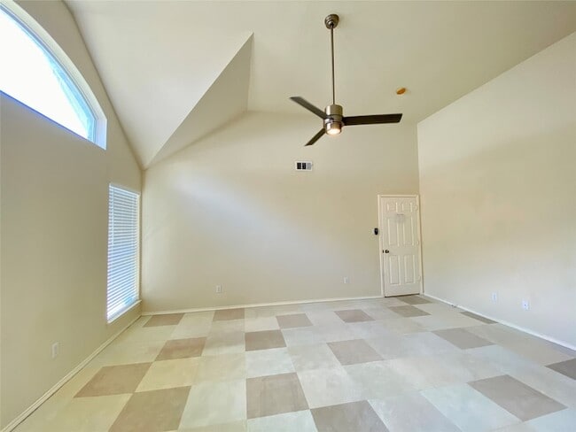 Building Photo - 1420 Hudspeth Dr