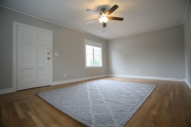 Building Photo - Laurel Street Triplex