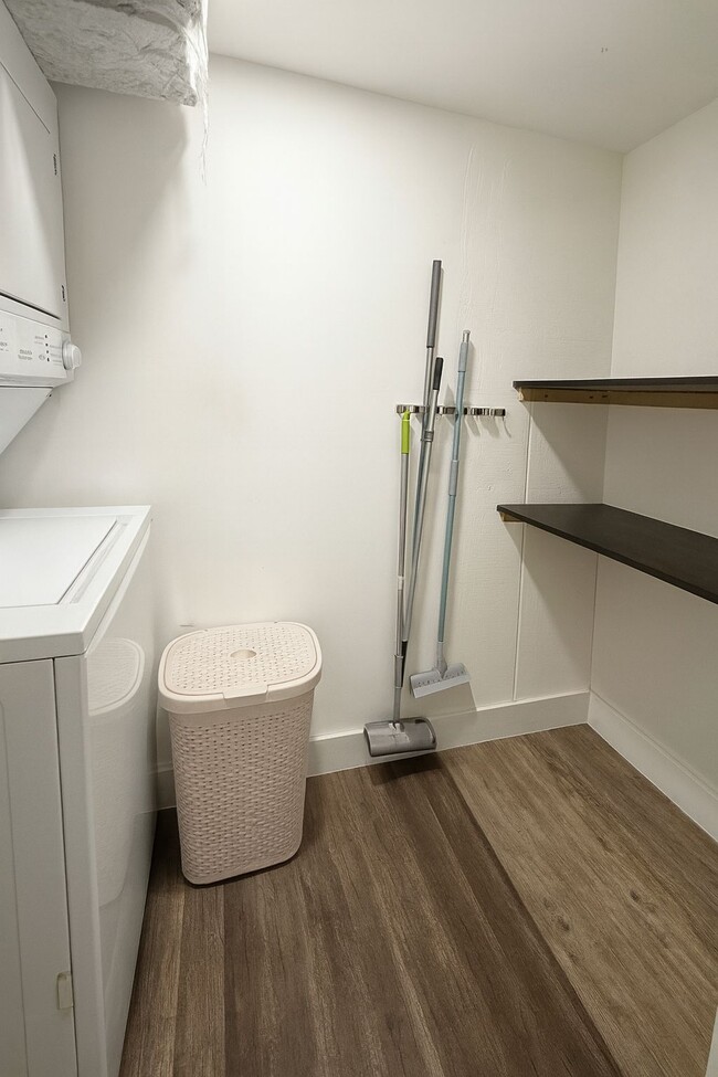 Building Photo - 4205 Hayes St