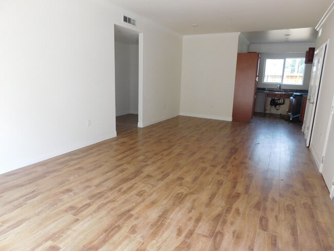 Interior Photo - 10211-10215 Tujunga Canyon Blvd