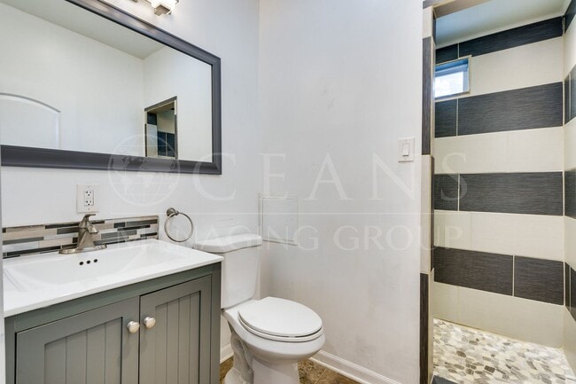 Building Photo - Charming 2 Bed, 2 Bath Home Near the World...