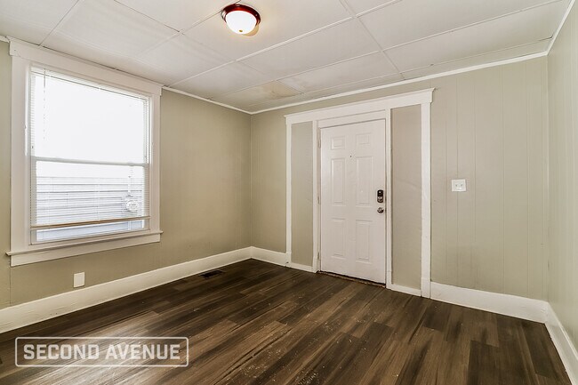 Building Photo - 2114 Greenwood Ave