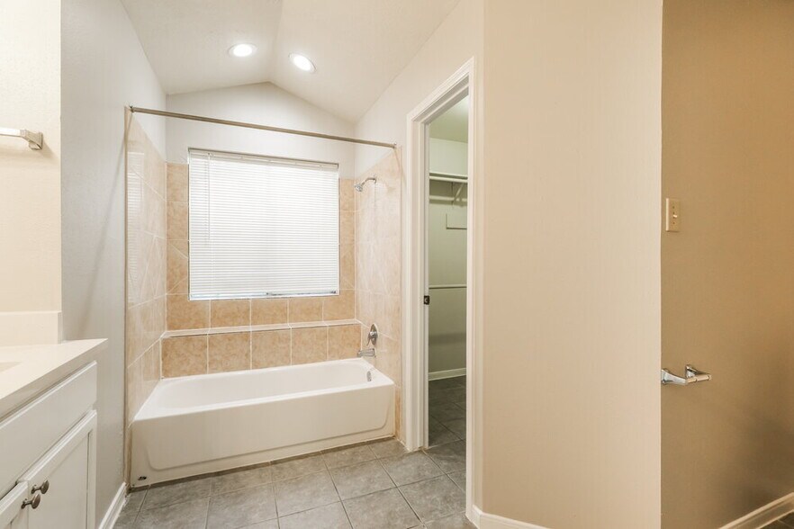 Building Photo - 4015 Adonis Dr