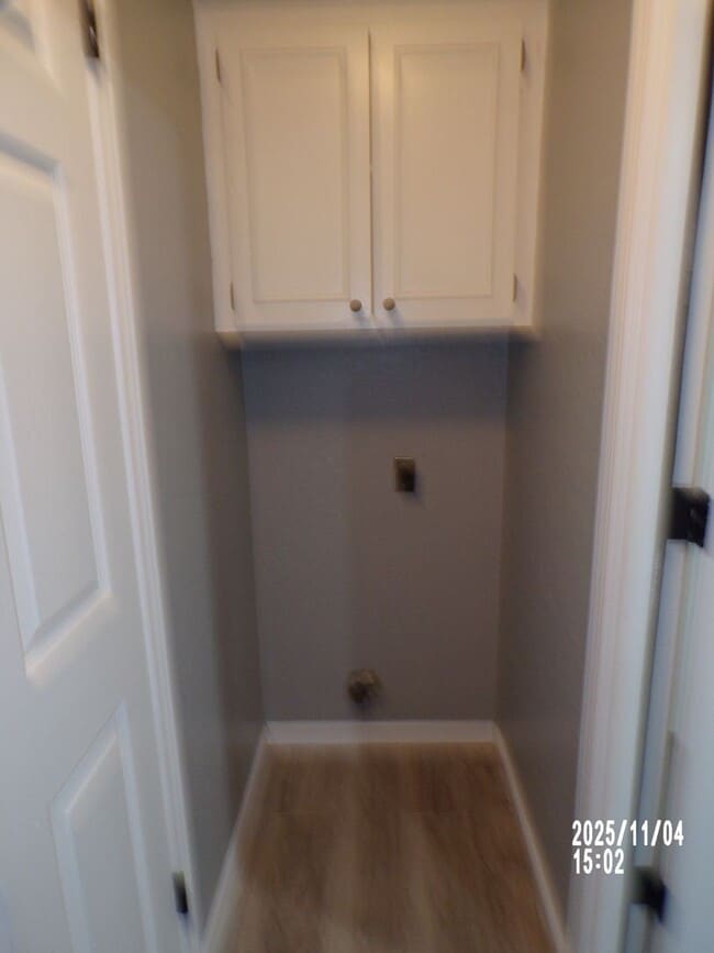 Building Photo - Fresh Paint!!, New Flooring and Granite Co...