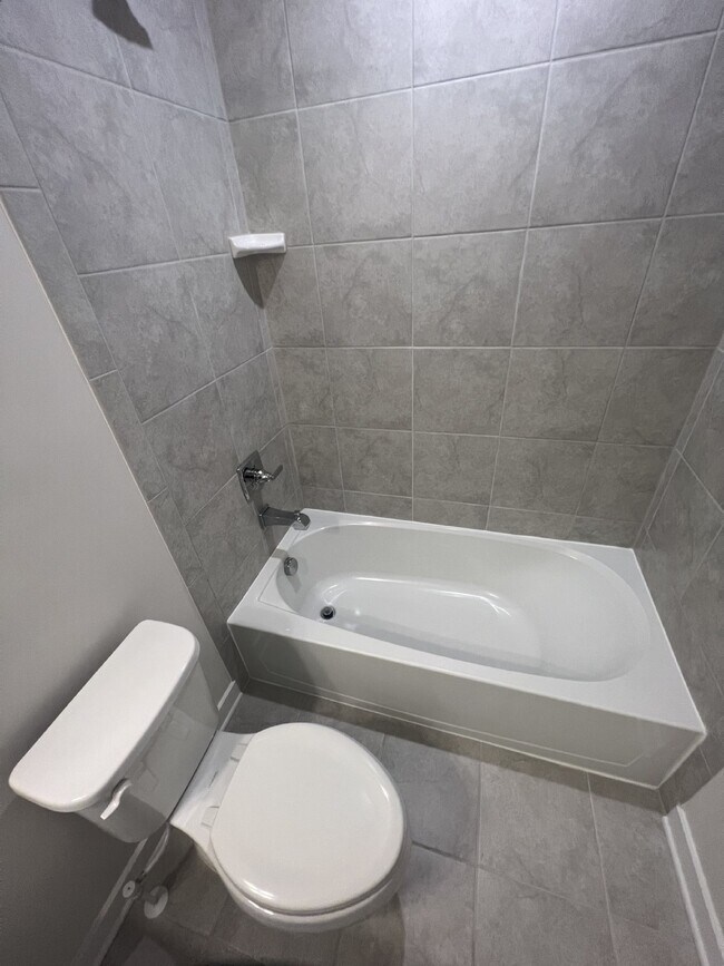 Building Photo - **Special Move-in Offer**  $500 off of the...