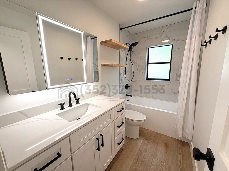 Building Photo - 3276 E Crown Dr
