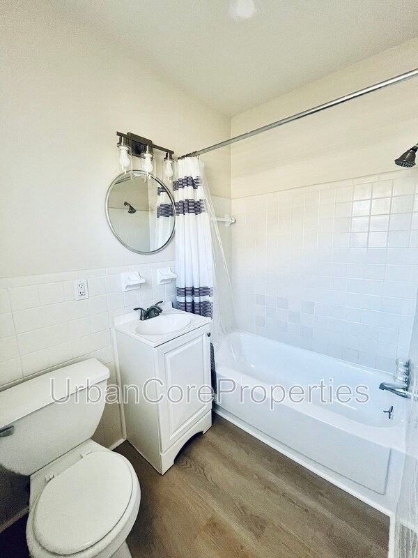 Building Photo - 115 7th Ave N