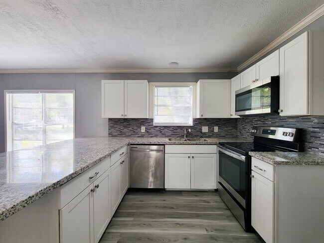 Building Photo - 2330 Cedar Dr