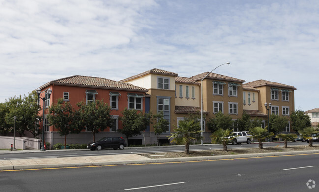 Building Photo - Mission Gateway