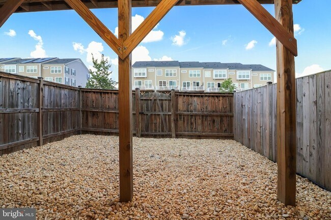 Building Photo - 439 Foxglove Way