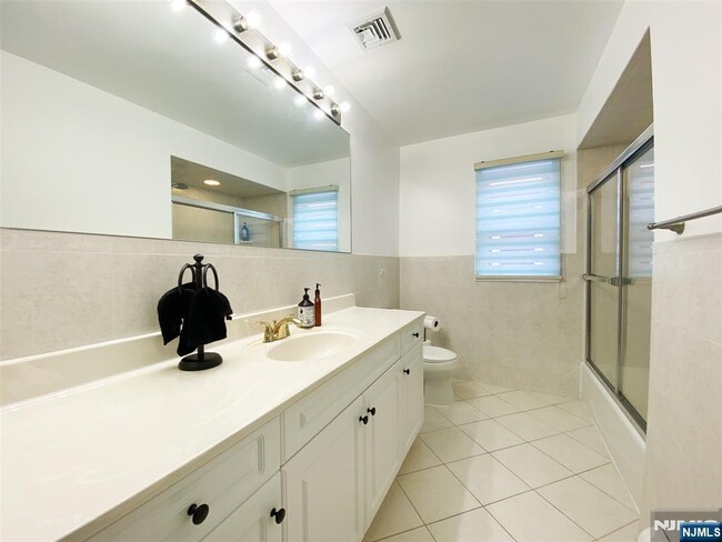 Building Photo - 118B Temple Terrace