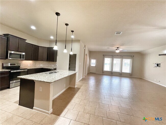 Building Photo - 2743 Wheatfield Wy